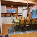 Chalet Viihtyisae Hirsimoekki Jaerven Rannalla Siikainen