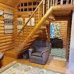 Chalet Viihtyisae Hirsimoekki Jaerven Rannalla *