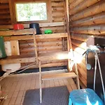 Viihtyisae Hirsimoekki Jaerven Rannalla * Siikainen