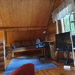 Chalet Viihtyisae Hirsimoekki Jaerven Rannalla Siikainen