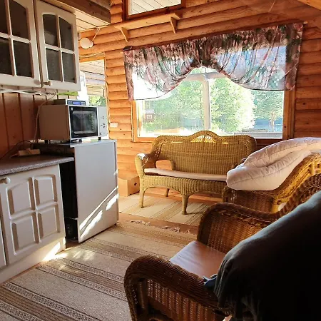 Chalet Viihtyisae Hirsimoekki Jaerven Rannalla *