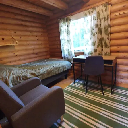 Domek alpejski Viihtyisae Hirsimoekki Jaerven Rannalla *