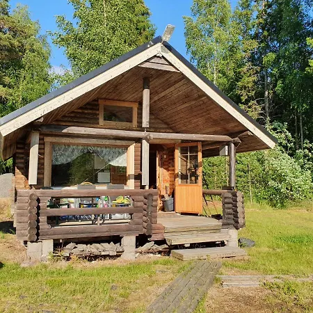 Viihtyisae Hirsimoekki Jaerven Rannalla * Siikainen