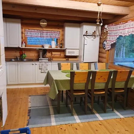 Chalet Viihtyisae Hirsimoekki Jaerven Rannalla Siikainen