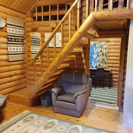 Domek alpejski Viihtyisae Hirsimoekki Jaerven Rannalla *