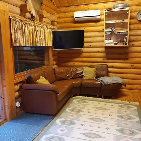 Chalet Viihtyisae Hirsimoekki Jaerven Rannalla Siikainen