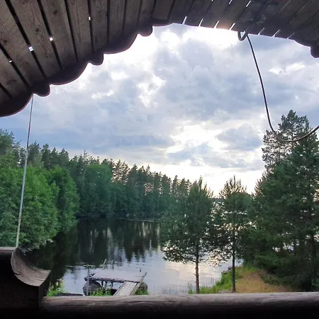 Viihtyisae Hirsimoekki Jaerven Rannalla Domek alpejski Siikainen