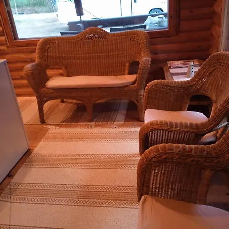 Viihtyisae Hirsimoekki Jaerven Rannalla Siikainen