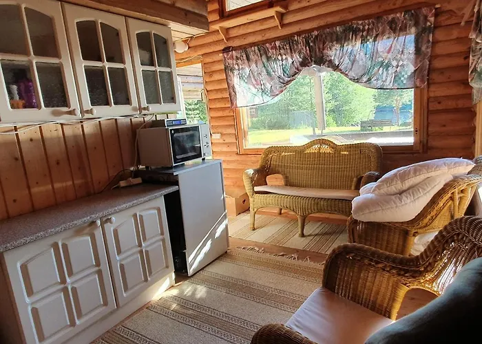 Viihtyisae Hirsimoekki Jaerven Rannalla Chalet *