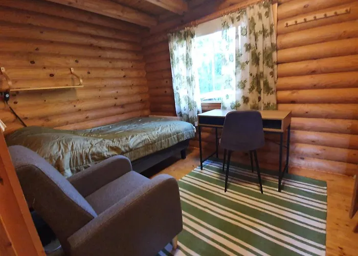 Chalet Viihtyisae Hirsimoekki Jaerven Rannalla *