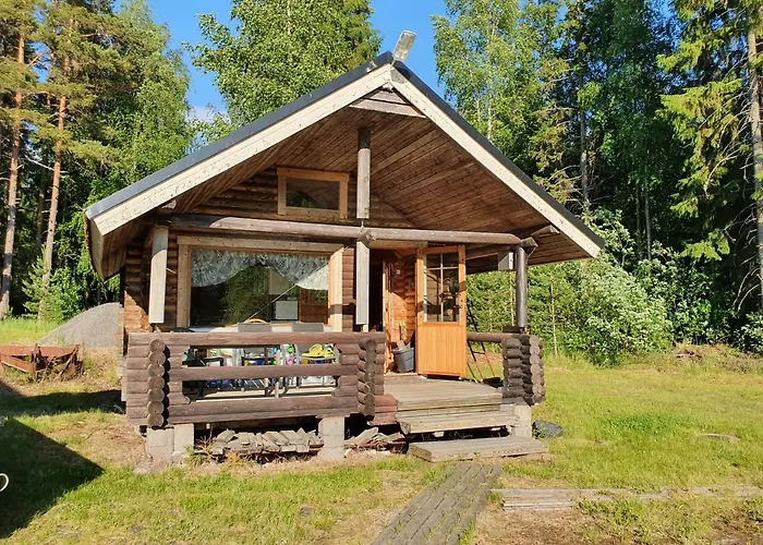 Viihtyisae Hirsimoekki Jaerven Rannalla * Siikainen