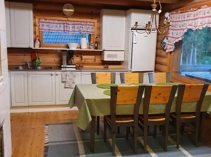 Chalet Viihtyisae Hirsimoekki Jaerven Rannalla Siikainen