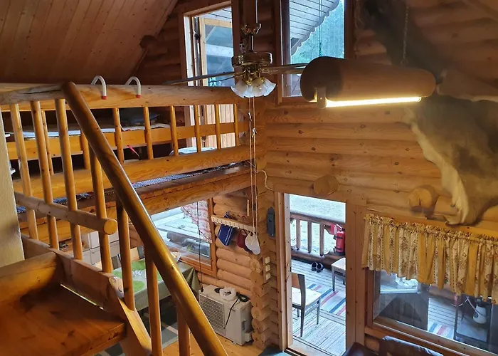 Viihtyisae Hirsimoekki Jaerven Rannalla Chalet Siikainen