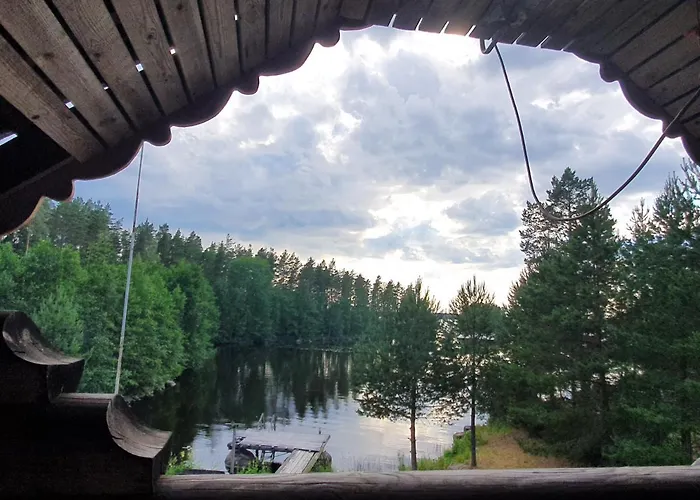 Viihtyisae Hirsimoekki Jaerven Rannalla Chalet Siikainen