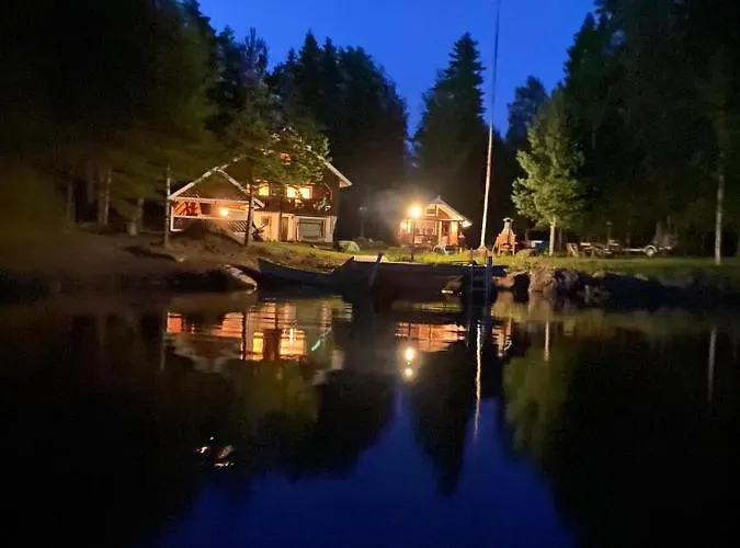 Viihtyisae Hirsimoekki Jaerven Rannalla