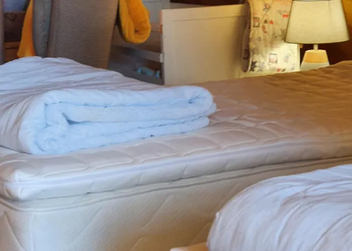 Viihtyisae Hirsimoekki Jaerven Rannalla Chalet