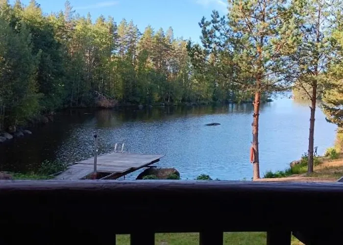 Viihtyisae Hirsimoekki Jaerven Rannalla * Siikainen