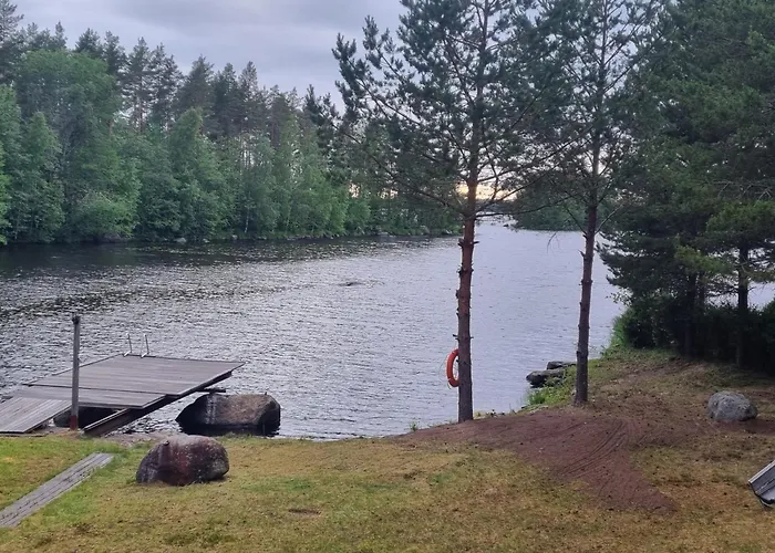 Viihtyisae Hirsimoekki Jaerven Rannalla * Siikainen